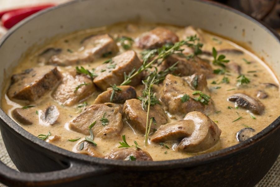 Cynaderki cielęce duszone w śmietanie