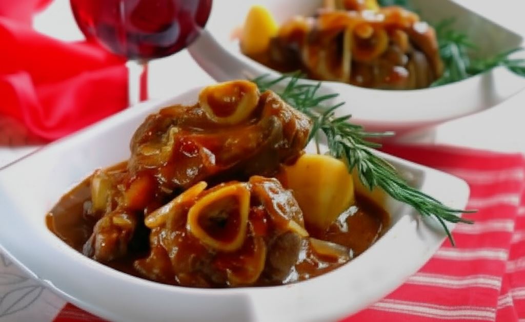 Duszona baranina w pomidorach