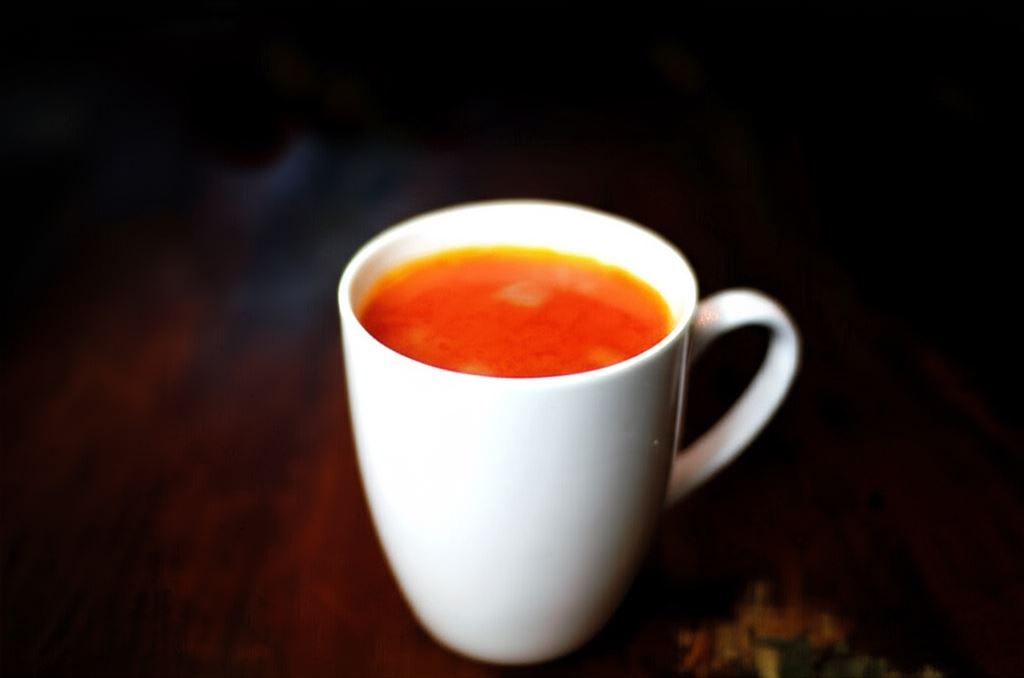 Gorący kubek pomidorowo - czosnkowy