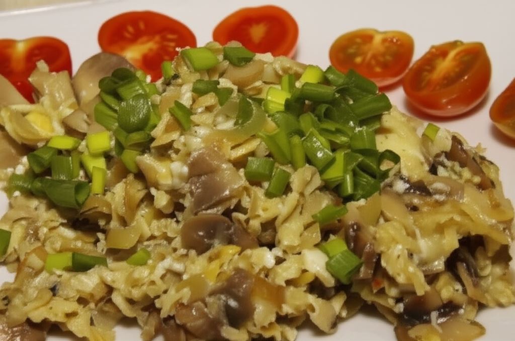 Jajecznica z pieczarkami i cebulką