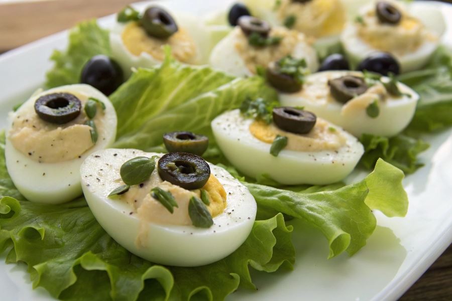 Jajko na twardo z oliwką