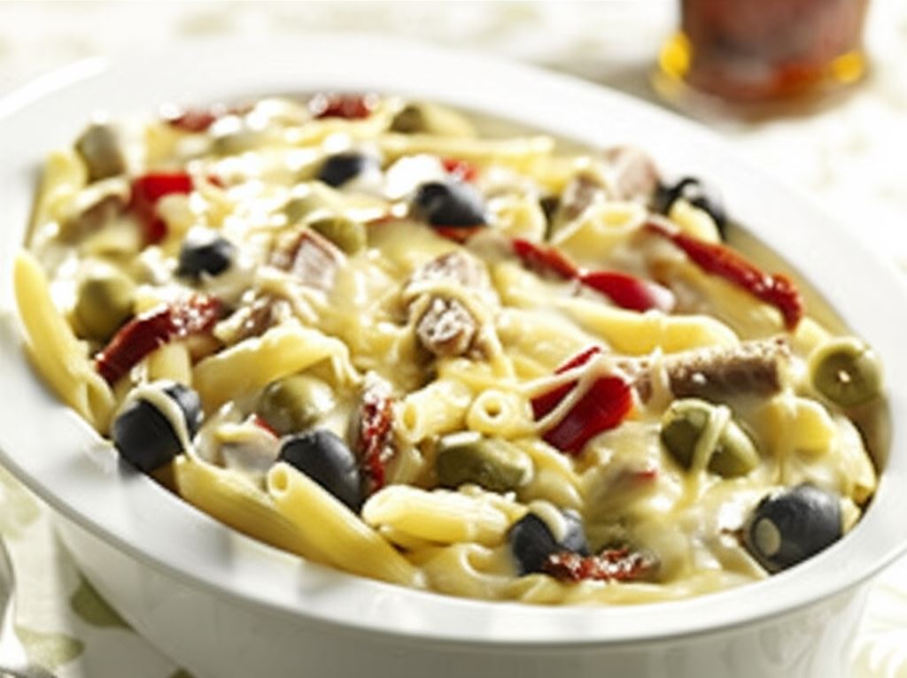 Kolorowa zapiekanka makaronowa