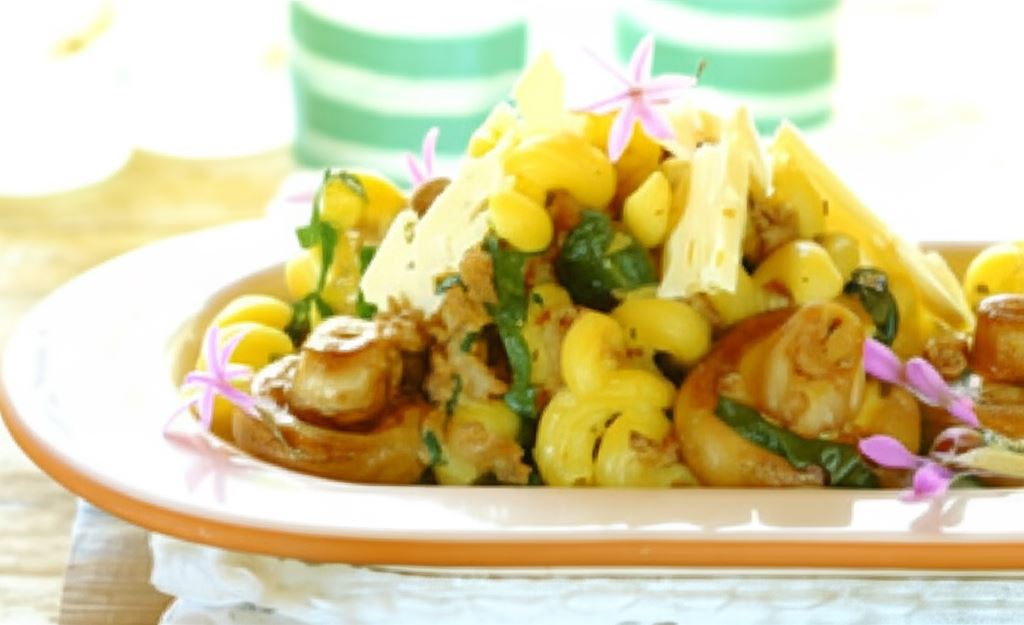 Makaron w sosie cztery sery ze szpinakiem