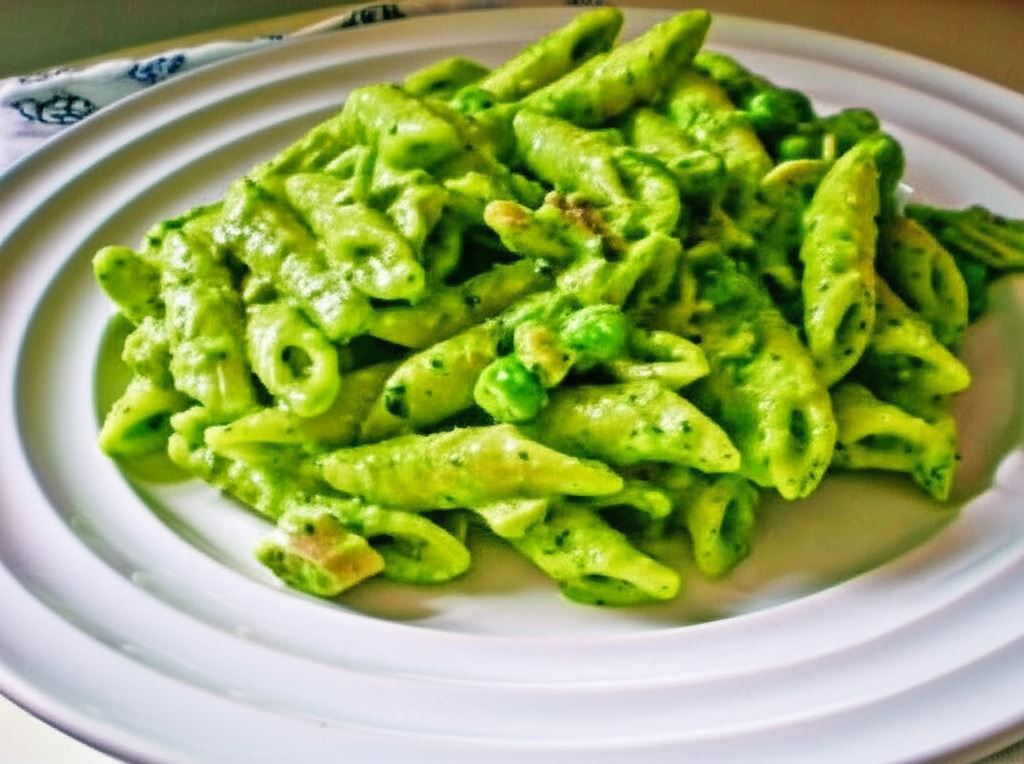 Makaron z groszkowo-miętowym pesto