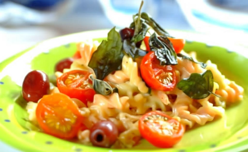 Makaron z pomidorkami cherry