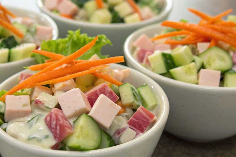 Marchewka ze słodką sałatką