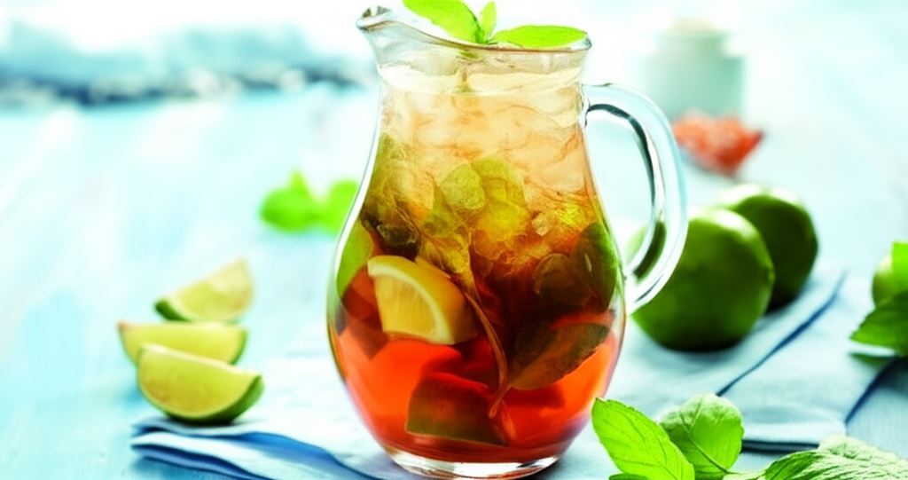 Orzeźwiająca herbata z miętą i limonką