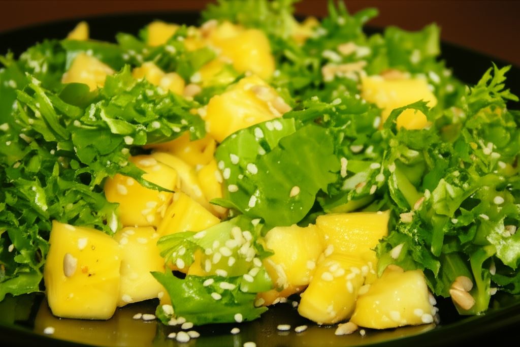 Orzeźwiająca sałatka z ananasem