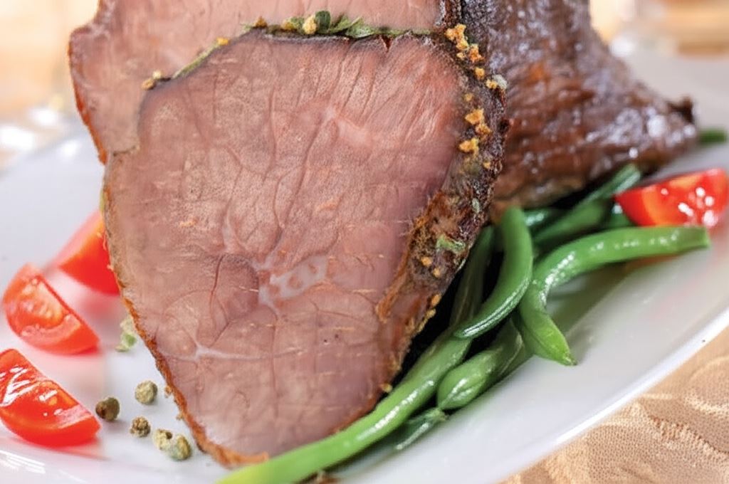 Pieczeń wołowa w sosie z pieczarkami