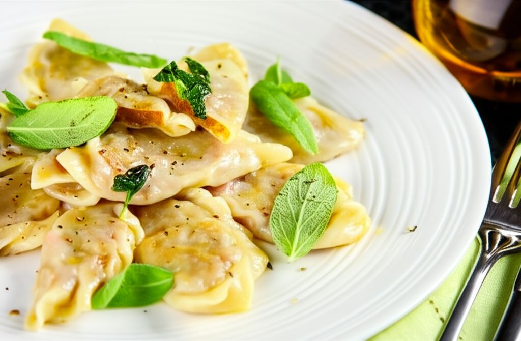 Pierogi z dynią w sosie szałwiowym