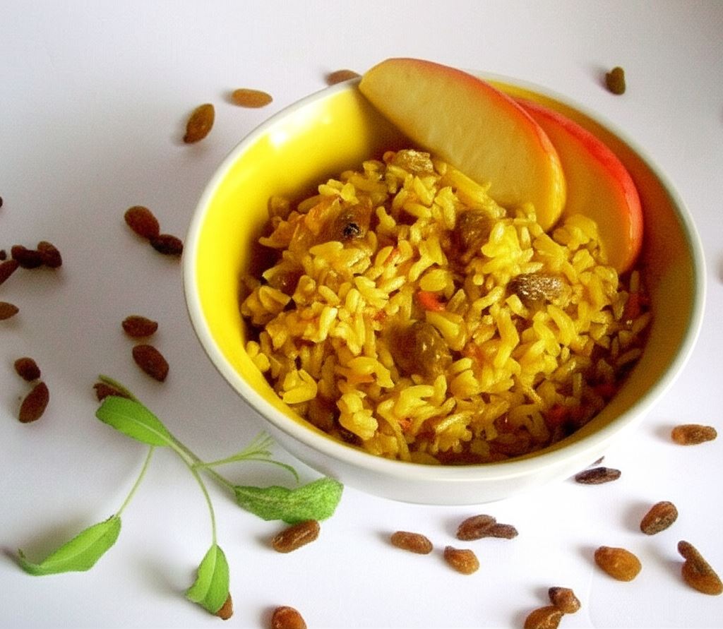 Ryż z jabłkiem i rodzynkami