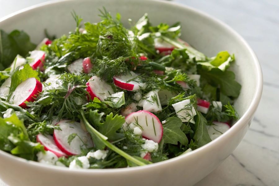 Sałatka z liści rzodkiewki