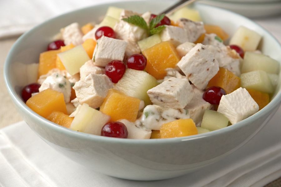 Sałatka z mięsem drobiowym