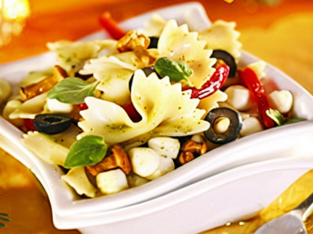 Sałatka z mozzarellą i kurkami