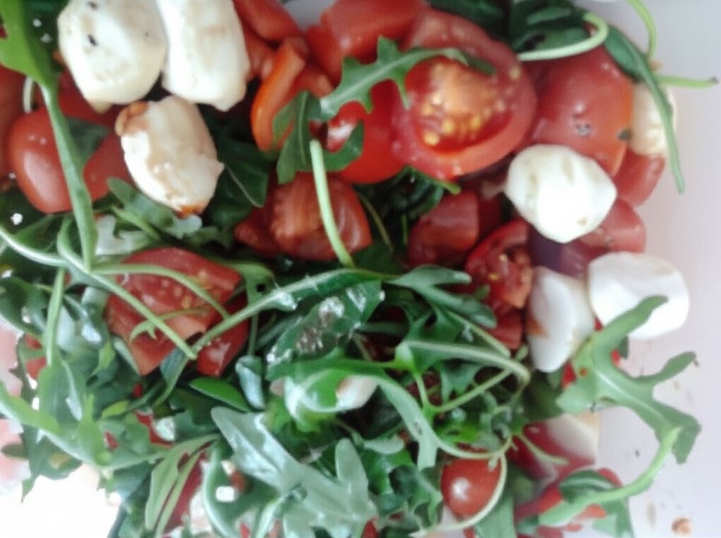 Sałatka z rukolą i mozarellą
