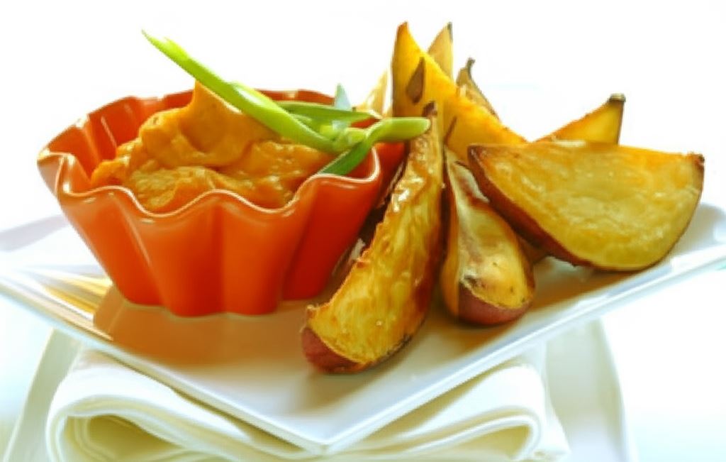 Smażone ziemniaki z dipem dyniowym