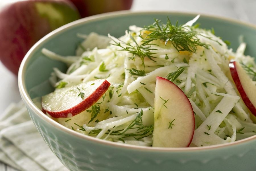 Surówka z kalarepy i jabłka