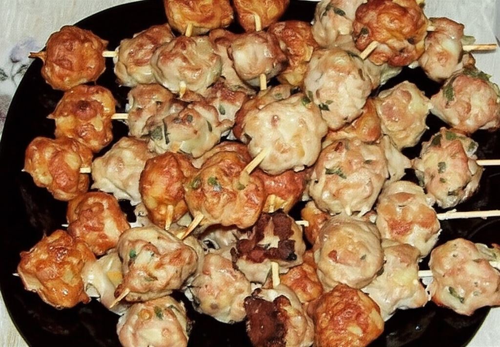 Szaszłyki węgierskie z sosem borowikowym