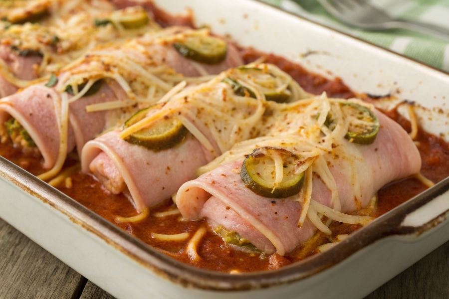 Szynka zawijana z serem na gorąco