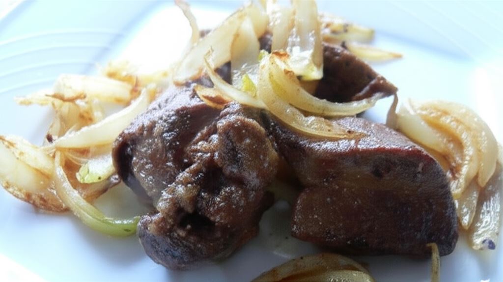 Wątróbka z gęsi z cebulką smażoną