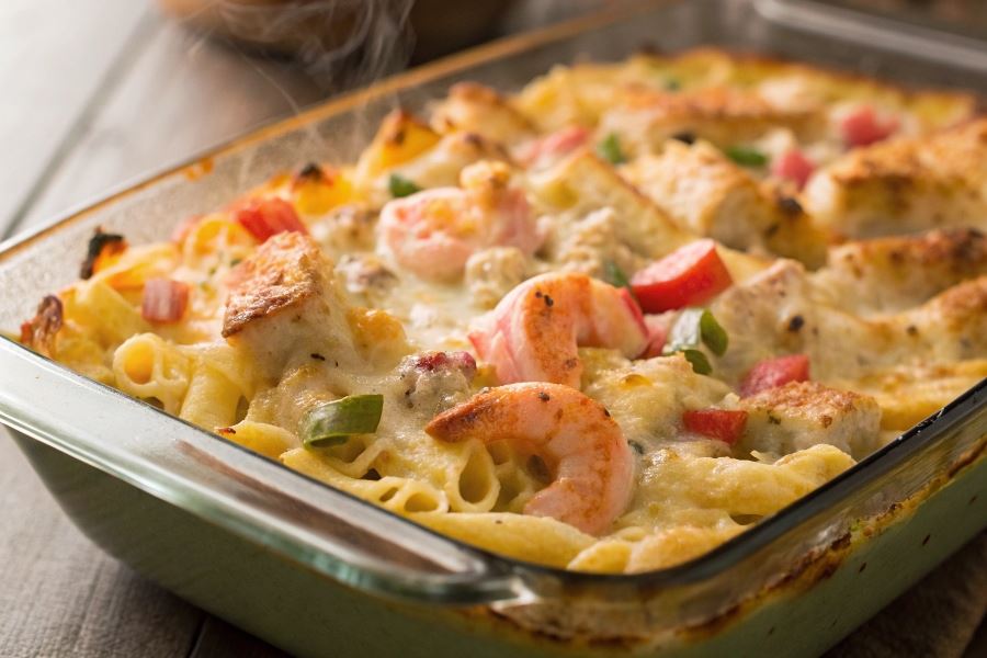 Zapiekanka makaronowa z indykiem i krewetkami