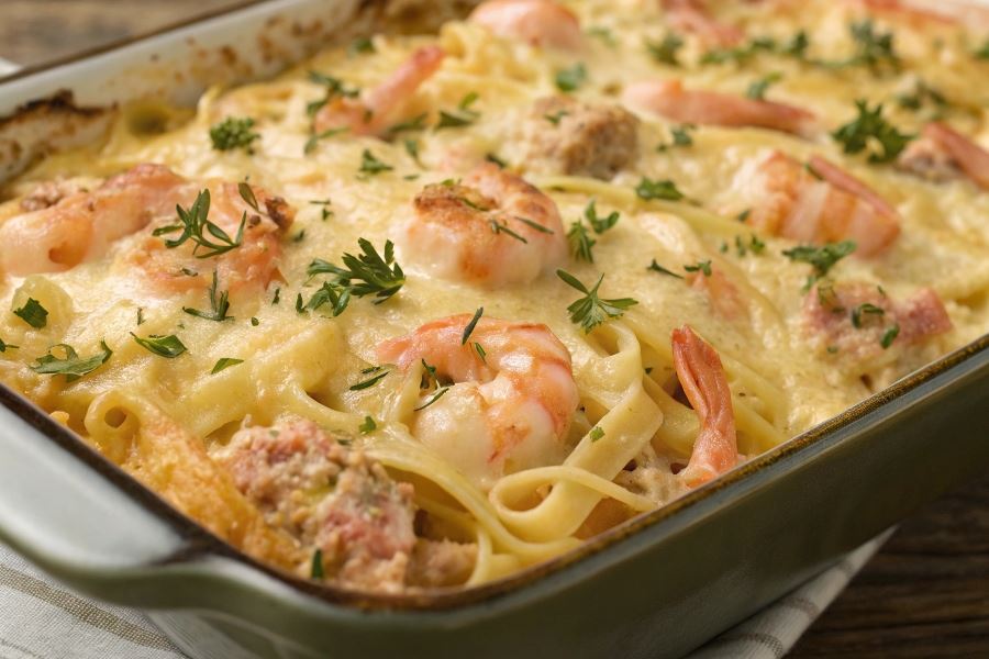 Zapiekanka makaronowa z krewetkami i tuńczykiem