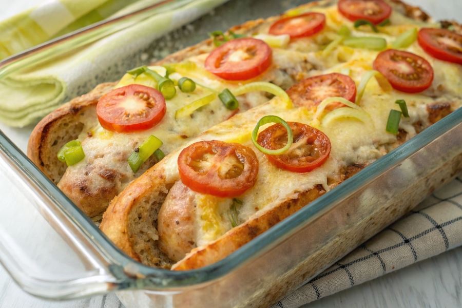 Zapiekanka z białej kiełbasy