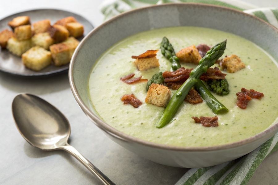 Zupa kremowa ze szparagami