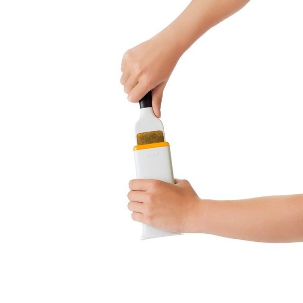 OXO-Щітка для одягу, гарне захоплення