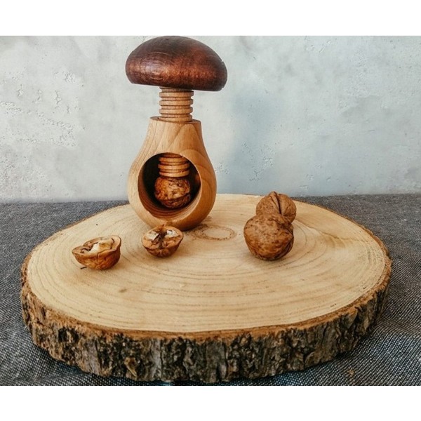 ДЕРЕВ'ЯНИЙ ЛУСКУНЧИК 