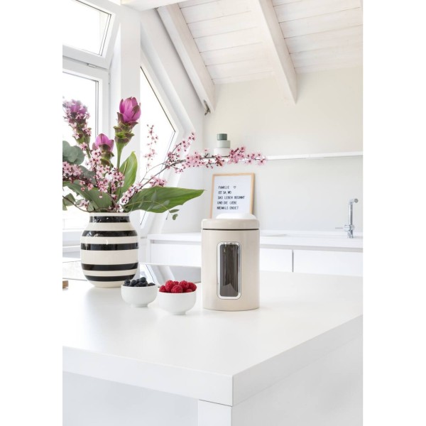 Класична лінія, матовий чорний контейнер 2 л з віконцем