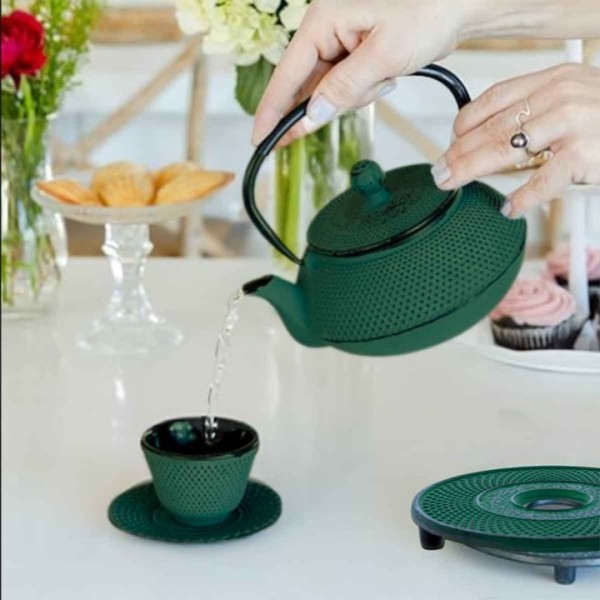 Чавунний глечик зелений 900 мл з нагрівачем та чашками, подарунковий