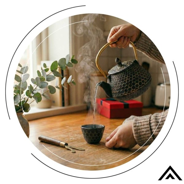 ЧАВУННИЙ ЗОЛОТИСТИЙ ГЛЕЧИК 900 МЛ З ФІЛЬТРОМ ТА ЧАШКАМИ HAGE