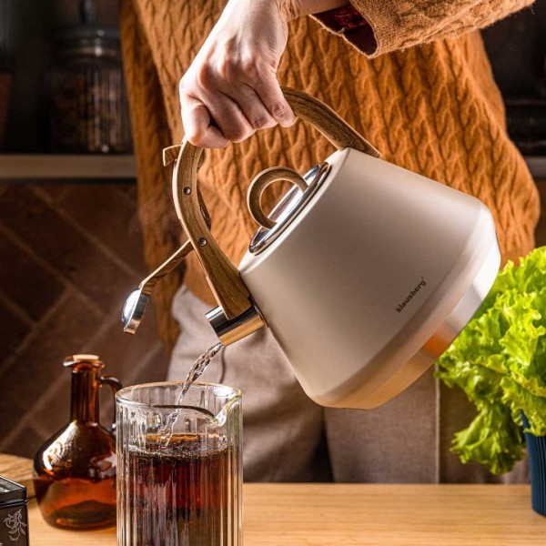 СТАЛЕВИЙ ЧАЙНИК ЗІ СВИСТКОМ 2,5 Л KLAUSBERG KB-7950 БЕЖЕВИЙ