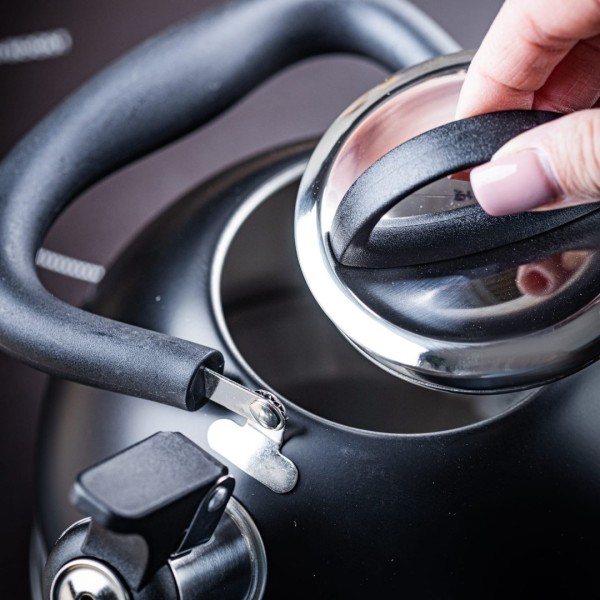 СТАЛЕВИЙ ІНДУКЦІЙНИЙ ЧАЙНИК 1,8 Л KINGHOFF KH-1858 ЧОРНИЙ