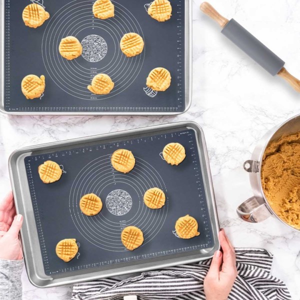 НАБІР ДЛЯ ТІСТА - СИЛІКОНОВА ДОШКА ТА КАЧКА 279001