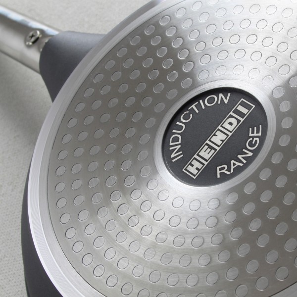 Індукційна сковорода Profi Line з литого алюмінію, титанове покриття, діаметр 320 мм - Hendi 629345