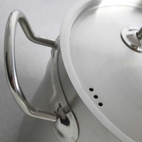 Висока каструля Kitchen Line з кришкою, діаметр 2,8 л, 160 x 140 см, висота - Hendi 837108