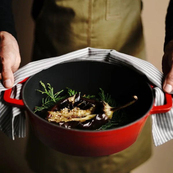 Чавунна каструля з емальованим покриттям 4,4 л червоного кольору - Hendi 626849