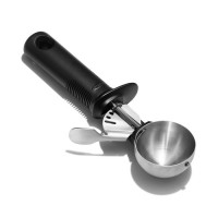 Łyżka do lodów OXO Good Grips (czarna)