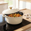 EMALIOWANY GARNEK ŻELIWNY 22cm 3L HAGE CREAM