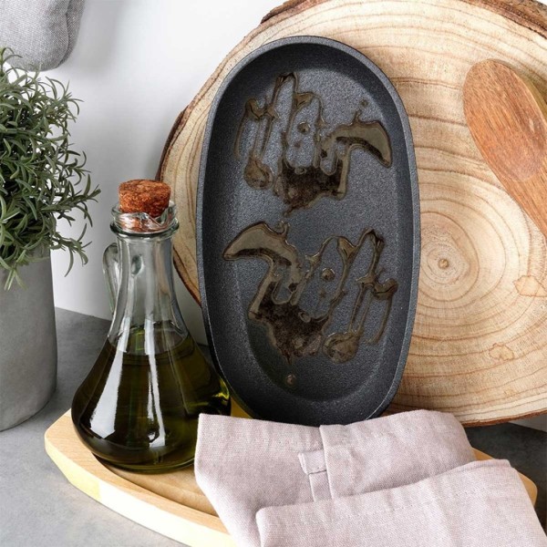 Patelnia żeliwna VILDE 199071 CAST LINE (z deską do serwowania)