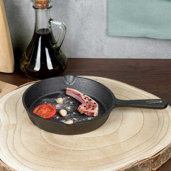 Patelnia żeliwna VILDE CAST LINE 199033 (15 cm)