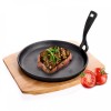 patelnia żeliwna BANQUET (z deską drewnianą)